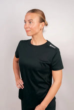 Indlæs billede til gallerivisning BARA - Black Refine T-shirt
