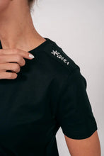 Indlæs billede til gallerivisning BARA - Black Refine T-shirt
