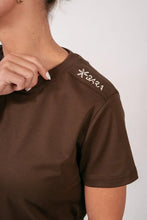 Indlæs billede til gallerivisning BARA - Mocha Refine T-shirt
