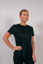 Indlæs billede til gallerivisning BARA - Black Refine T-shirt
