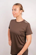 Indlæs billede til gallerivisning BARA - Mocha Refine T-shirt
