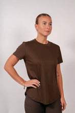 Indlæs billede til gallerivisning BARA - Mocha Refine T-shirt

