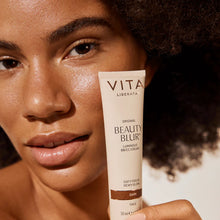 Indlæs billede til gallerivisning VITA LIBERATA - ORIGINAL BEAUTY BLUR - DARK (Luminous BB/CC CREAM - DEWY GLOW - primer &amp; tinted moisturiser)
