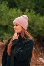 Indlæs billede til gallerivisning BARA - Soft Pink Merino Wool Beanie
