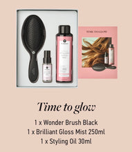Indlæs billede til gallerivisning HH Simonsen - Time to Glow: 1 stk. Wonder Brush Black + 1 stk. Brilliant Gloss Mist 250ml + 1 stk. Styling Oil 30ml - Gift Box AW25 - NÝTT !!!
