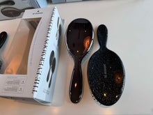 Indlæs billede til gallerivisning HH Simonsen -  Wonder Brush + Gloss brush - Farve: GUN METAL &amp; GUN METAL GLITTER - 2 pk. (Virði kr. 369,90)
