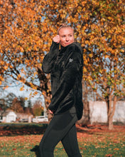 Indlæs billede til gallerivisning SPAR 20%: BARA - Black Teddy Sweater
