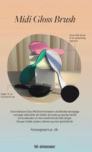 Indlæs billede til gallerivisning HH Simonsen - GLOSS BRUSH MIDI med ægte vildsvinehår, der fordeler det sunde og naturlige hårfedt fra hovedbunden ud i hvert enkelt hårstrås fulde længde - Sort/grøn/lilla/pink (virði 199,95 kr.) - JÚST KOMIÐ
