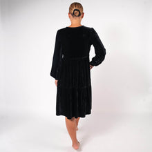 Indlæs billede til gallerivisning BARA - Black Velvet Dress
