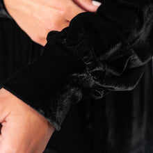 Indlæs billede til gallerivisning BARA - Black Velvet Dress
