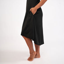 Indlæs billede til gallerivisning BARA - Black Flowy Dress
