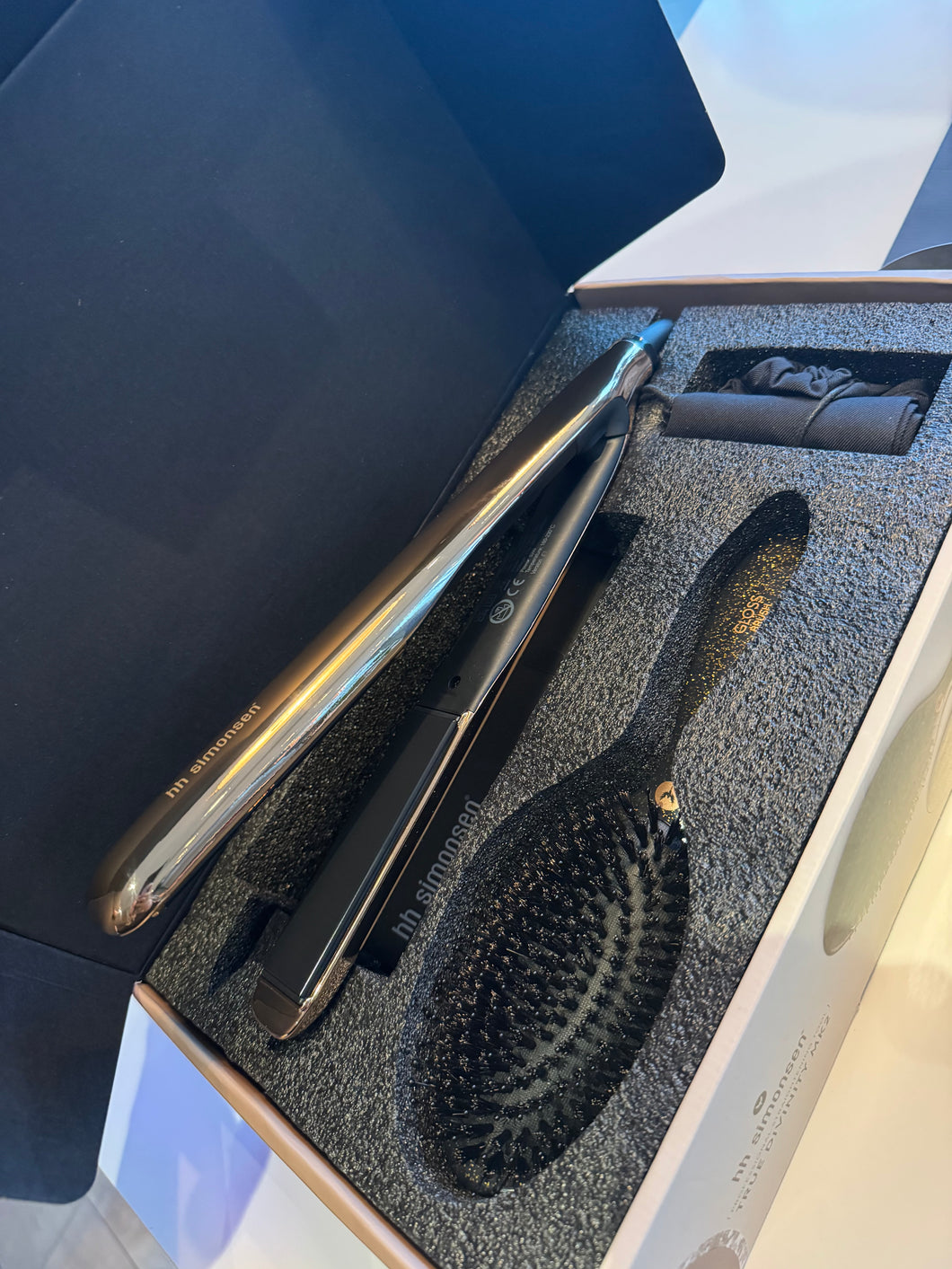 HH Simonsen - True Divinity incl. Gloss Brush - Gold AW25 (virðið 1.499,95) - NÝTT !!!