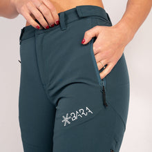 Indlæs billede til gallerivisning BARA - Teal Explorer Hiking Pants
