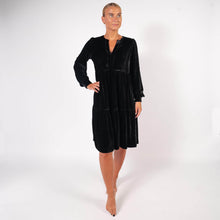 Indlæs billede til gallerivisning BARA - Black Velvet Dress
