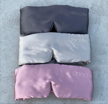 Indlæs billede til gallerivisning DOOZIE - Luxury Sleep Mask (Mulberry Silke i 22 momme - en kraftig kvalitet) - Pearl Grey
