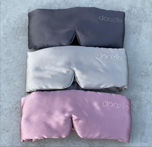 DOOZIE - Luxury Sleep Mask (Mulberry Silke i 22 momme - en kraftig kvalitet) - Pearl Grey