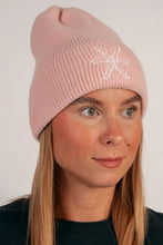 Indlæs billede til gallerivisning BARA - Soft Pink Merino Wool Beanie
