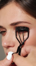 Indlæs billede til gallerivisning SPAR 20%: Loni Baur Eyelash Curler
