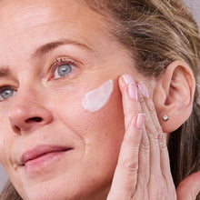 Indlæs billede til gallerivisning EVOLVE - AGE DEFYING MULTI PEPTIDE CREAM 30/60 ml
