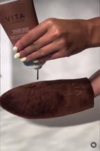 Indlæs og afspil video i gallerivisning VITA LIBERATA - Tinted Tanning Lotion 200 ml - DARK
