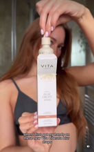Indlæs og afspil video i gallerivisning VITA LIBERATA -  EVERY DAY BLUR DROPS®, BODY MAKEUP, MEDIUM- 47 ml. - !!! NÝTT !!! -
