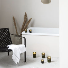 Indlæs billede til gallerivisning MERAKI Duftlys, Green herbal - h: 10.5 cm, dia: 8 cm - 35 tímar brennitíð

