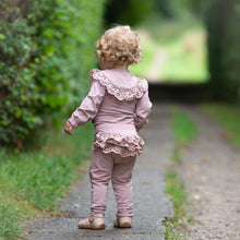 Indlæs billede til gallerivisning LITTLE WONDERS - Støvet rosa Ella body med bred blonde
