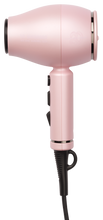 Indlæs billede til gallerivisning LIMITED EDITION:  HH Simonsen - XS DRYER PRETTY ROSÉ (Limited Edition) + 2 professional nozzles &amp; diffuser (+ÓKEYPIS heat protection) - Virði 2.249,95 - SPARIR 950 KR.
