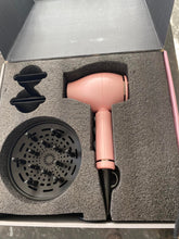 Indlæs billede til gallerivisning LIMITED EDITION:  HH Simonsen - XS DRYER PRETTY ROSÉ (Limited Edition) + 2 professional nozzles &amp; diffuser (+ÓKEYPIS heat protection) - Virði 2.249,95 - SPARIR 950 KR.
