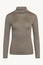 Indlæs billede til gallerivisning SPAR 20%: CLAIRE WOMAN - T-shirt, uld/silke Taupe Melange (med høj krave) - (70% Merino Uld 30% Silke)
