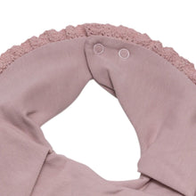 Indlæs billede til gallerivisning LITTLE WONDERS - Støvet rosa Violet savlesmæk med blondekant
