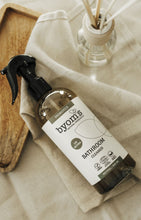 Indlæs billede til gallerivisning BYOMS PROBIOTIC BATHROOM CLEANER – ECOCERT - NEUTRAL (75 ella 400 ML)

