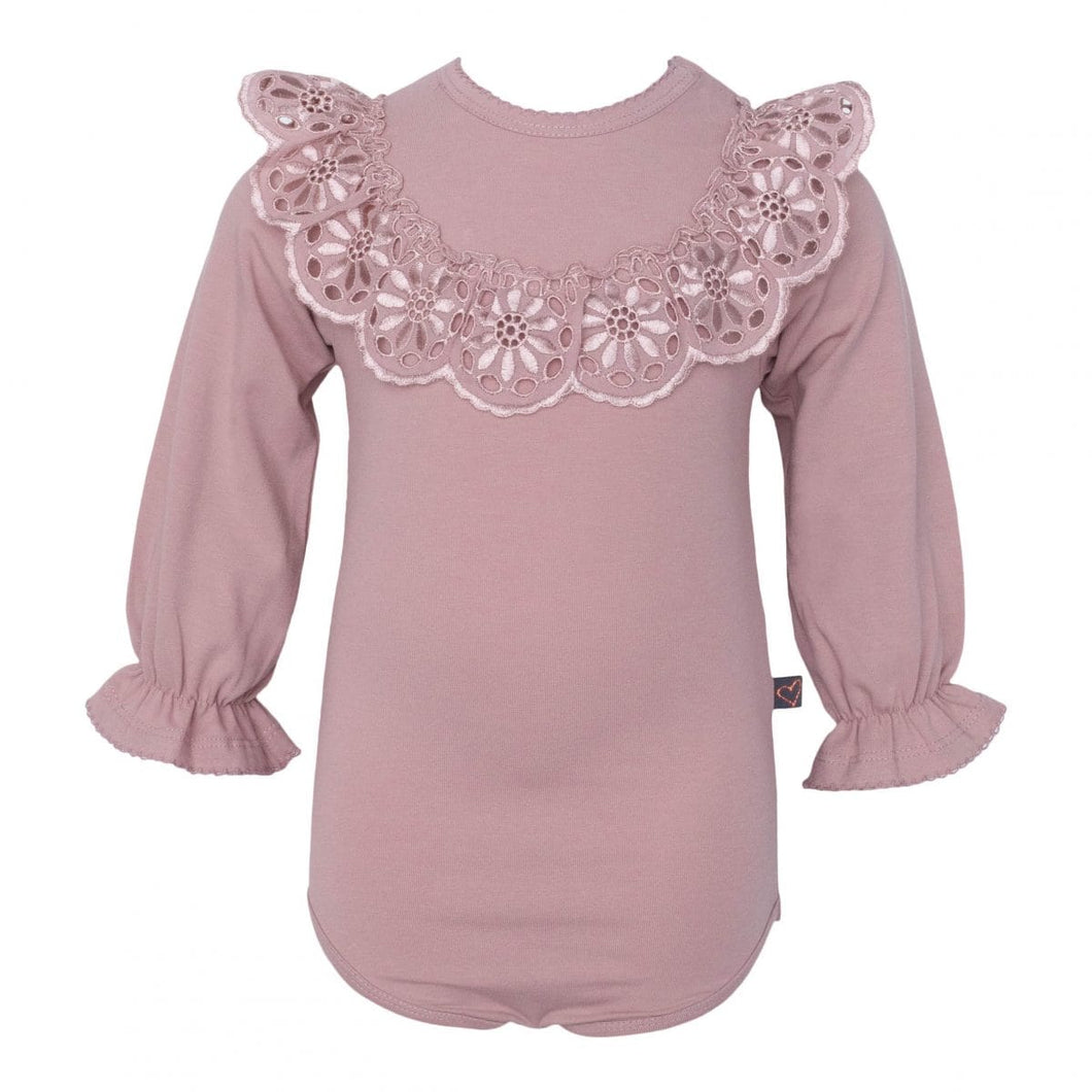 LITTLE WONDERS - Støvet rosa Ella body med bred blonde