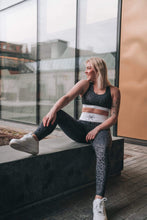 Indlæs billede til gallerivisning SPAR 20%: BARA - Grey Wild Tights
