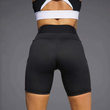 Indlæs billede til gallerivisning Black Pocket Shorts - BARA
