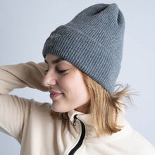 Indlæs billede til gallerivisning BARA - Dark Grey Merino Wool Beanie
