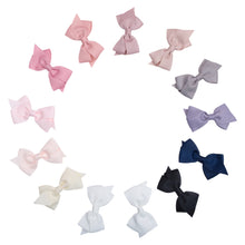 Indlæs billede til gallerivisning LITTLE WONDERS - EMILY – 1 stk. stor flad 8 cm. sløjfe – standardfarver (vel lit)
