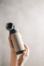 Indlæs billede til gallerivisning AYA&amp;IDA - Kids Straw Bottle - Cream Beige - 350ML
