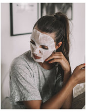Indlæs billede til gallerivisning brightening-vitamin-c-tissue-facial-mask
