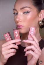 Indlæs og afspil video i gallerivisning ILIA - Color Block Lipstick - Marsala (NEUTRAL BROWN WITH COOL UNDERTONES)
