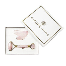 Indlæs billede til gallerivisning A PURE MIND - Gaveæske - Rosa Kvarts - VIRÐI KR. 669,69 (Gua Sha Hjerteform &amp; Ansigtsrulle dobbelt)
