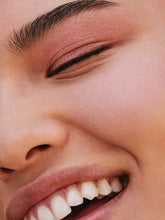 Indlæs billede til gallerivisning ILIA - Liquid Powder Chromatic Eye Tint - Mythic (ROSE GOLD)
