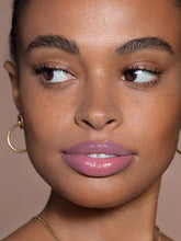 Indlæs billede til gallerivisning ILIA - Balmy Gloss Tinted Lip Oil - Maybe Violet (SOFT LAVENDER)
