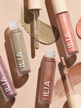 Indlæs billede til gallerivisning ILIA - Liquid Powder Chromatic Eye Tint - Mythic (ROSE GOLD)
