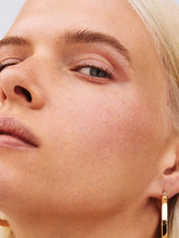 Indlæs billede til gallerivisning ILIA - Liquid Powder Chromatic Eye Tint - Mythic (ROSE GOLD)
