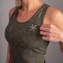 Indlæs billede til gallerivisning SPAR 20%: Khaki Camo Tank Top - BARA
