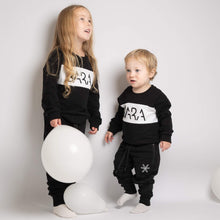 Indlæs billede til gallerivisning BARA - Kids Black Sweater
