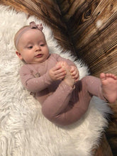 Indlæs billede til gallerivisning LITTLE WONDERS - Erin Newborn Leggings i støvet rosa glitter
