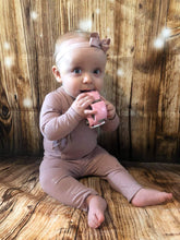 Indlæs billede til gallerivisning LITTLE WONDERS - Erin Newborn Leggings i støvet rosa glitter
