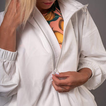 Indlæs billede til gallerivisning SPAR 20%: White Effortless Jacket   - BARA
